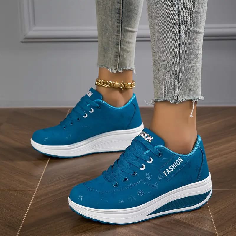 CHLOE LACE-UP SNEAKERS