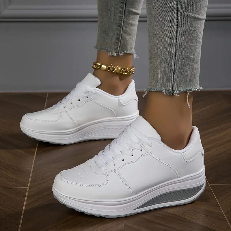 CHLOE LACE-UP SNEAKERS