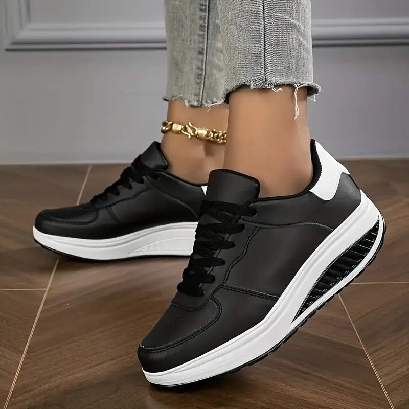 CHLOE LACE-UP SNEAKERS